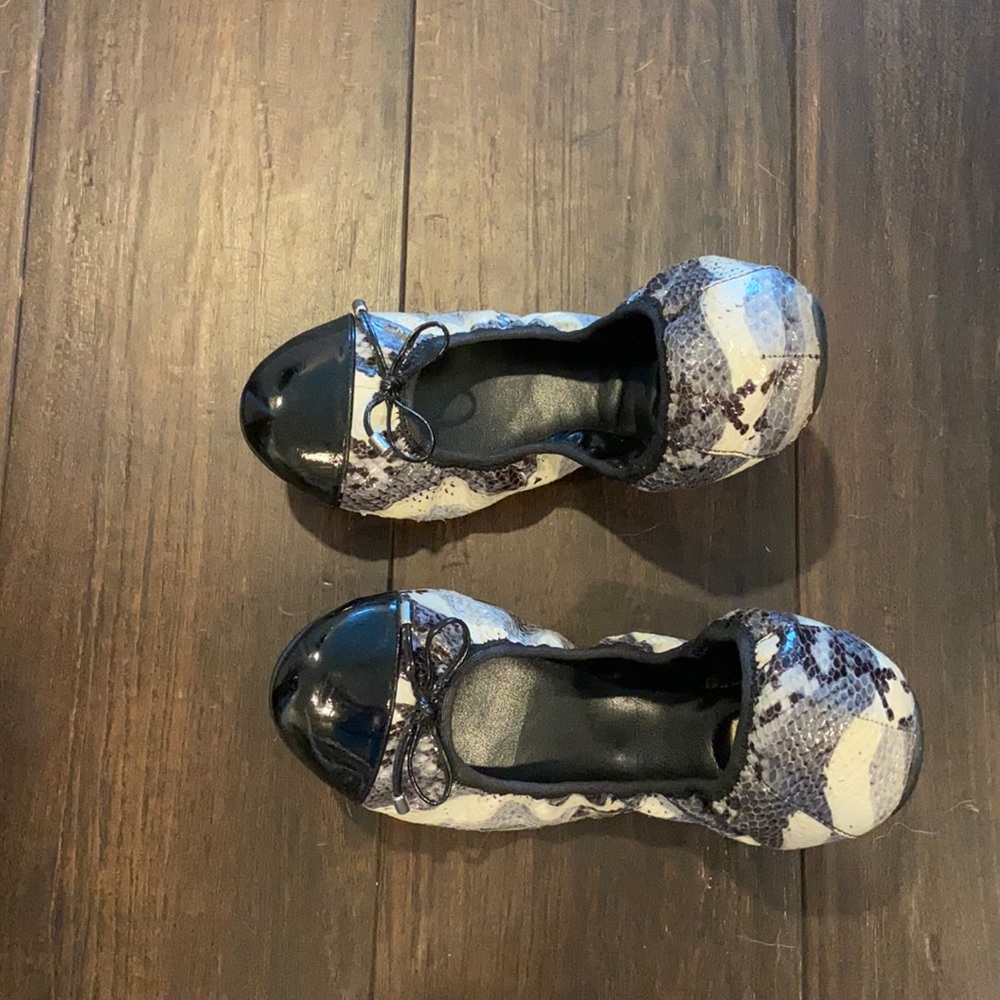 Black reptile flats Nine West